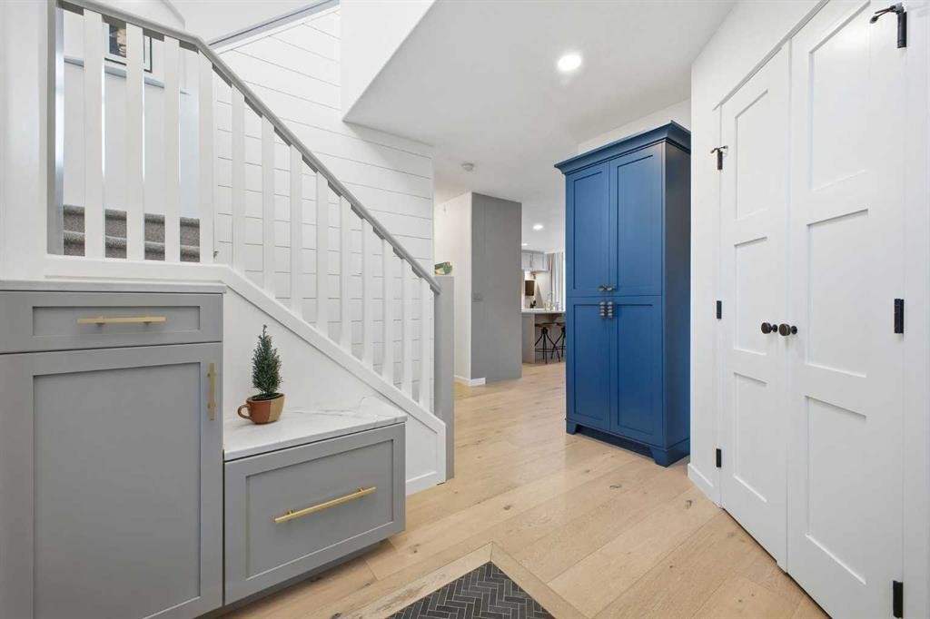 153 Cougarstone Common Sw, Calgary, AB - Indoor Photo Showing Other Room