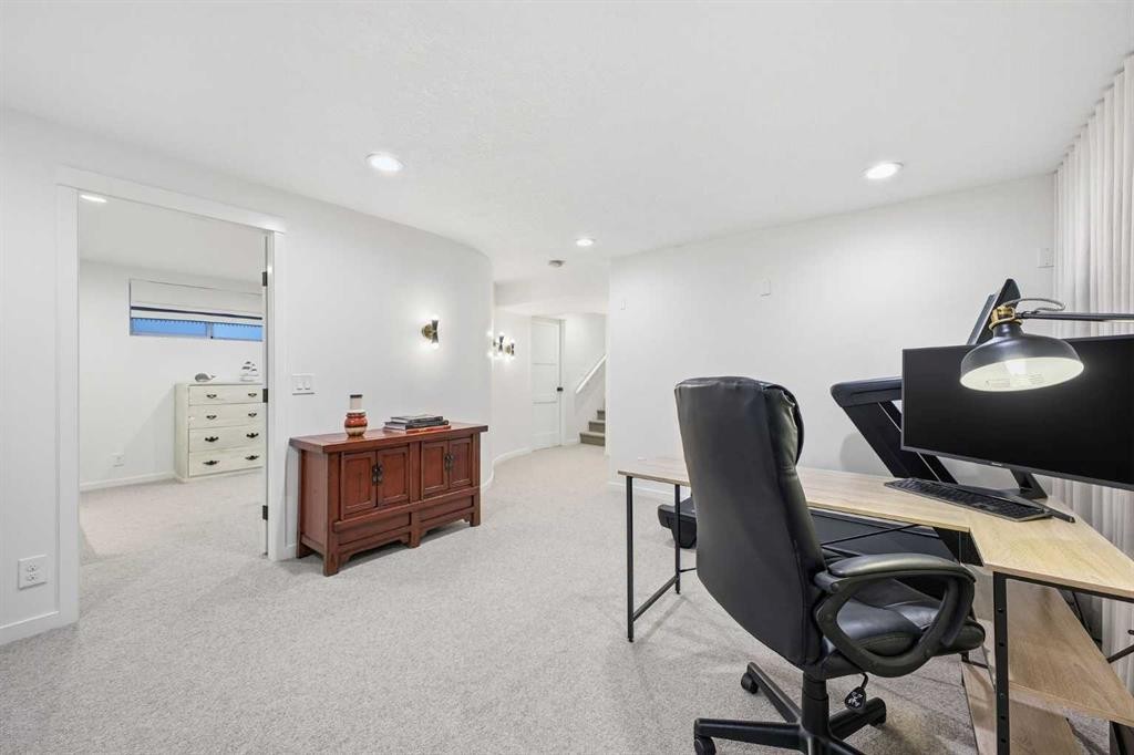 153 Cougarstone Common Sw, Calgary, AB - Indoor Photo Showing Office