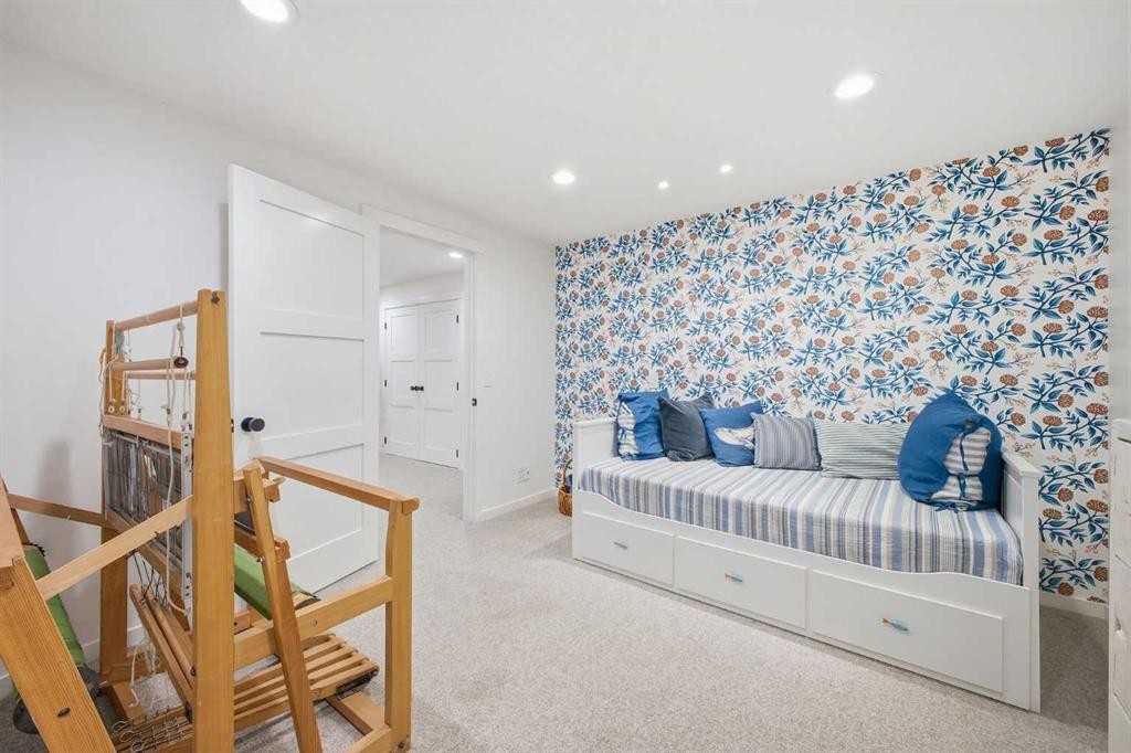 153 Cougarstone Common Sw, Calgary, AB - Indoor Photo Showing Other Room