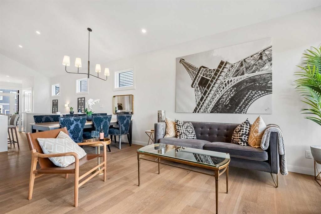 218 Mitchell Heath Nw, Calgary, AB - Indoor Photo Showing Living Room