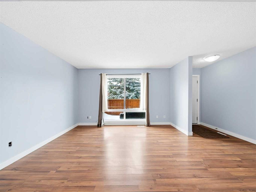 125-330 Canterbury Drive Sw, Calgary, AB - Indoor Photo Showing Other Room