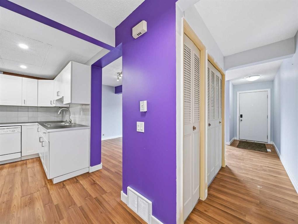 125-330 Canterbury Drive Sw, Calgary, AB - Indoor Photo Showing Other Room