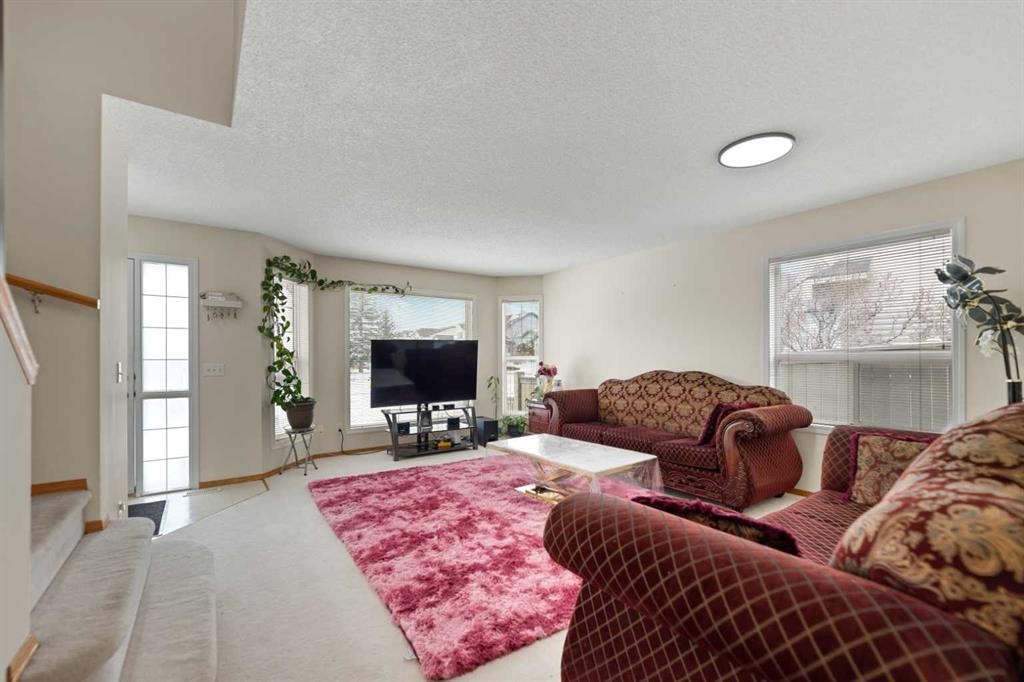 101 Taravista Crescent, Calgary, AB - Indoor Photo Showing Other Room