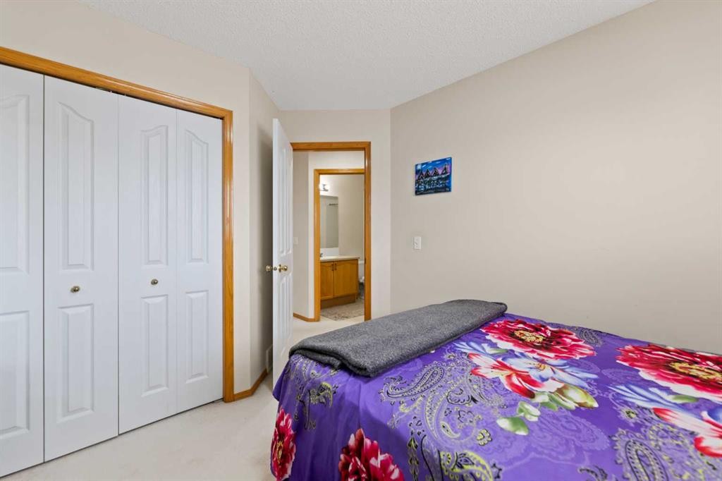 101 Taravista Crescent, Calgary, AB - Indoor Photo Showing Bedroom