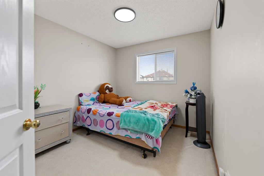 101 Taravista Crescent, Calgary, AB - Indoor Photo Showing Bedroom