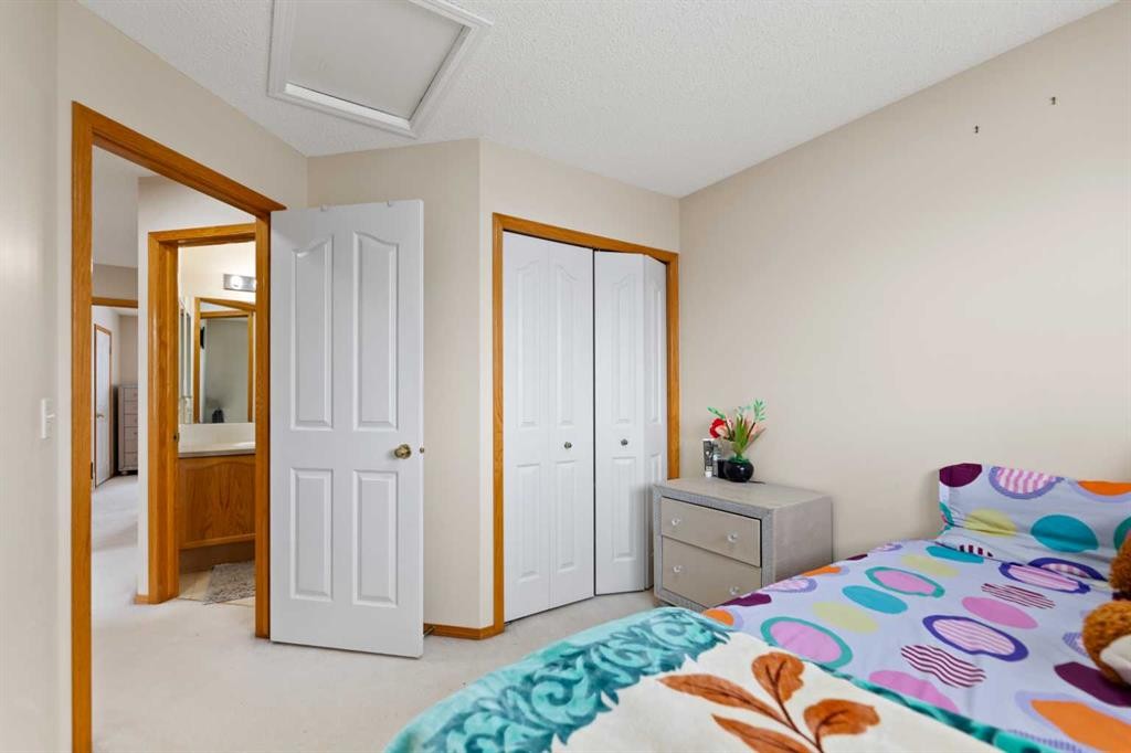 101 Taravista Crescent, Calgary, AB - Indoor Photo Showing Bedroom