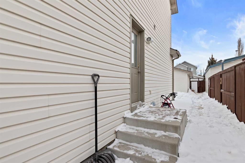 101 Taravista Crescent, Calgary, AB - Outdoor With Exterior