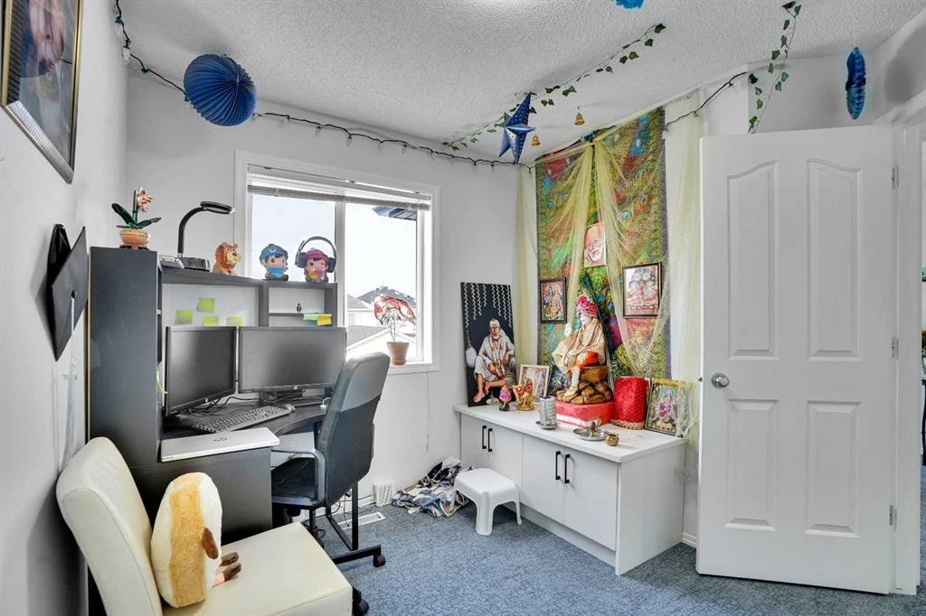 141 Saddlecrest Close Ne, Calgary, AB - Indoor Photo Showing Office
