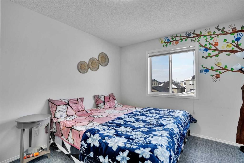 141 Saddlecrest Close Ne, Calgary, AB - Indoor Photo Showing Bedroom