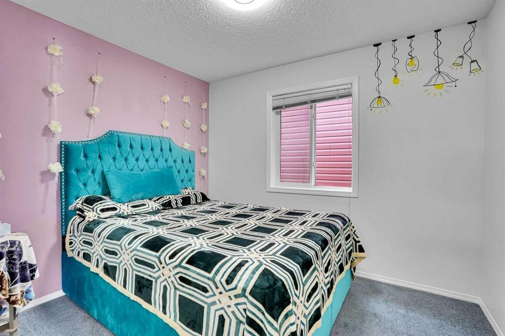 141 Saddlecrest Close Ne, Calgary, AB - Indoor Photo Showing Bedroom