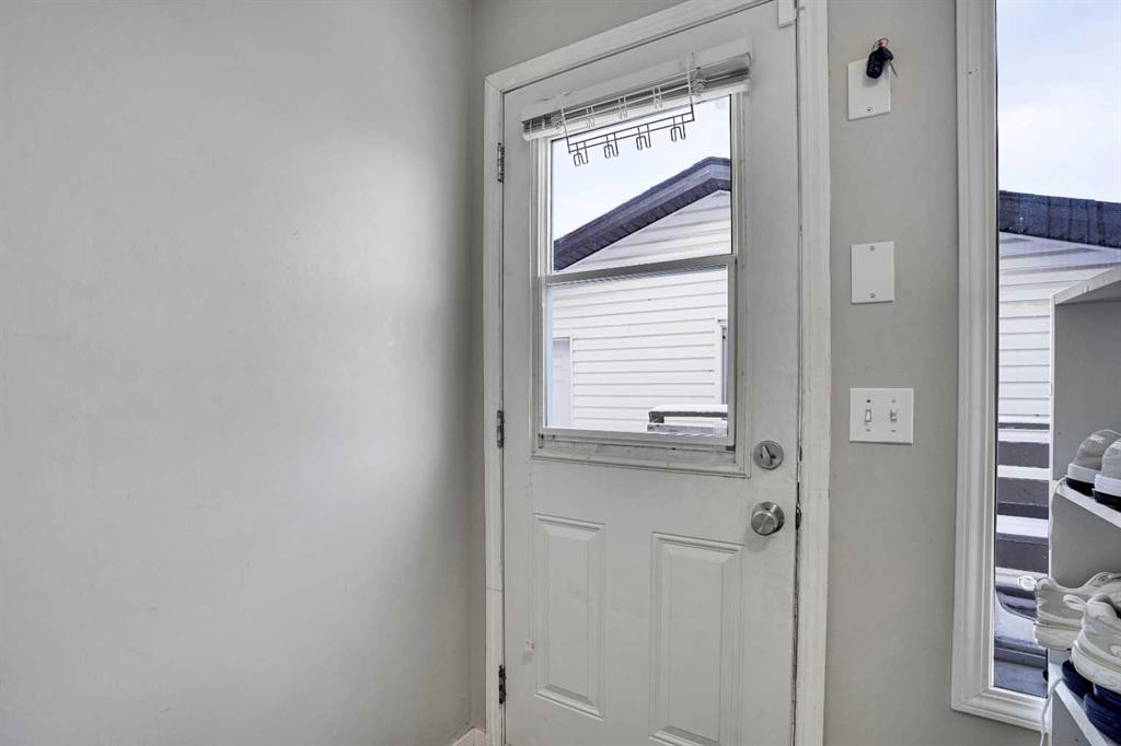 141 Saddlecrest Close Ne, Calgary, AB - Indoor Photo Showing Other Room