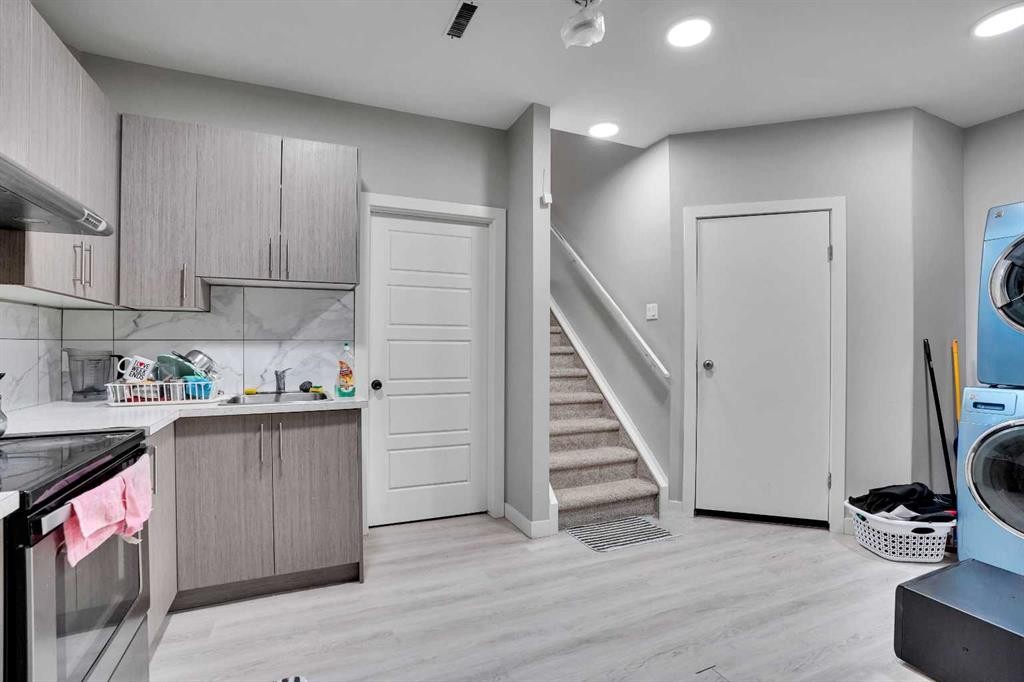 141 Saddlecrest Close Ne, Calgary, AB - Indoor Photo Showing Laundry Room