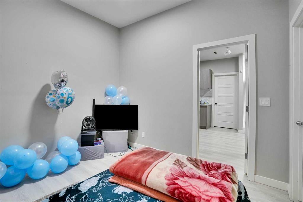 141 Saddlecrest Close Ne, Calgary, AB - Indoor Photo Showing Bedroom