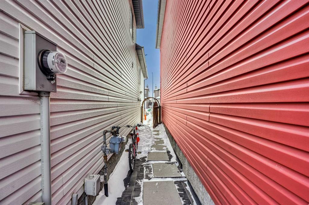 141 Saddlecrest Close Ne, Calgary, AB - Outdoor