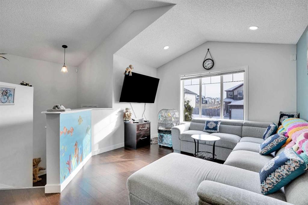 141 Saddlecrest Close Ne, Calgary, AB - Indoor Photo Showing Living Room