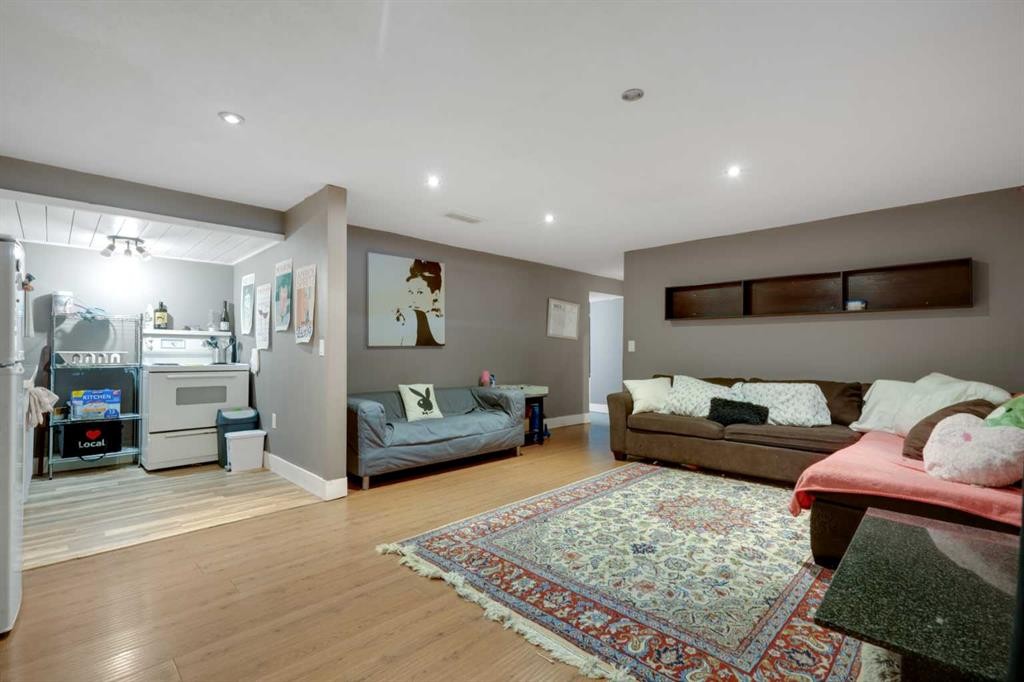 312 Pinegreen Close Ne, Calgary, AB