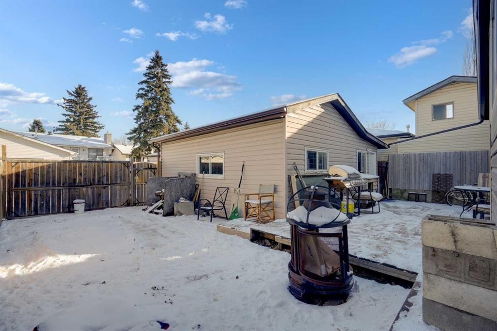 312 Pinegreen Close Ne, Calgary, AB