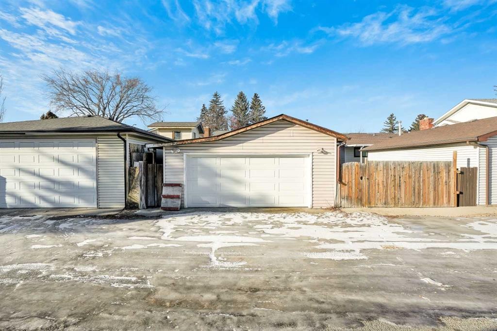 312 Pinegreen Close Ne, Calgary, AB