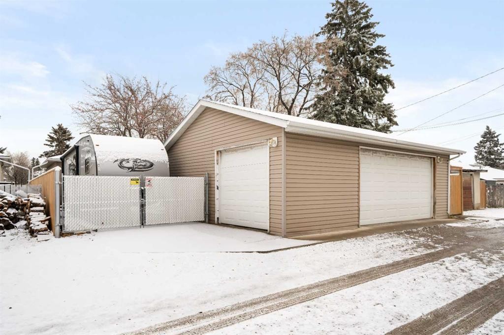 2219 41 Street Se, Calgary, AB - Outdoor