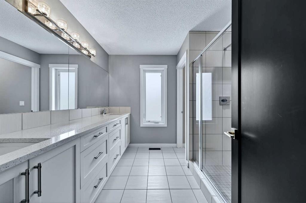 24 Walden Mount Se, Calgary, AB - Indoor Photo Showing Bathroom