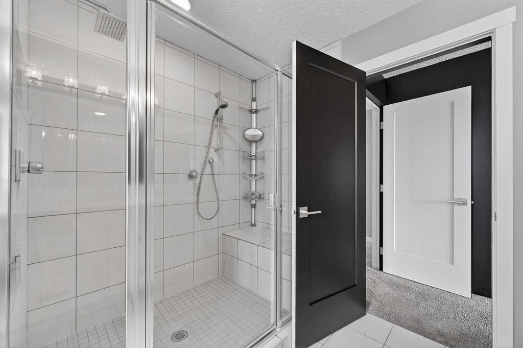 24 Walden Mount Se, Calgary, AB - Indoor Photo Showing Bathroom