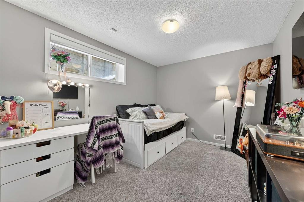 24 Walden Mount Se, Calgary, AB - Indoor