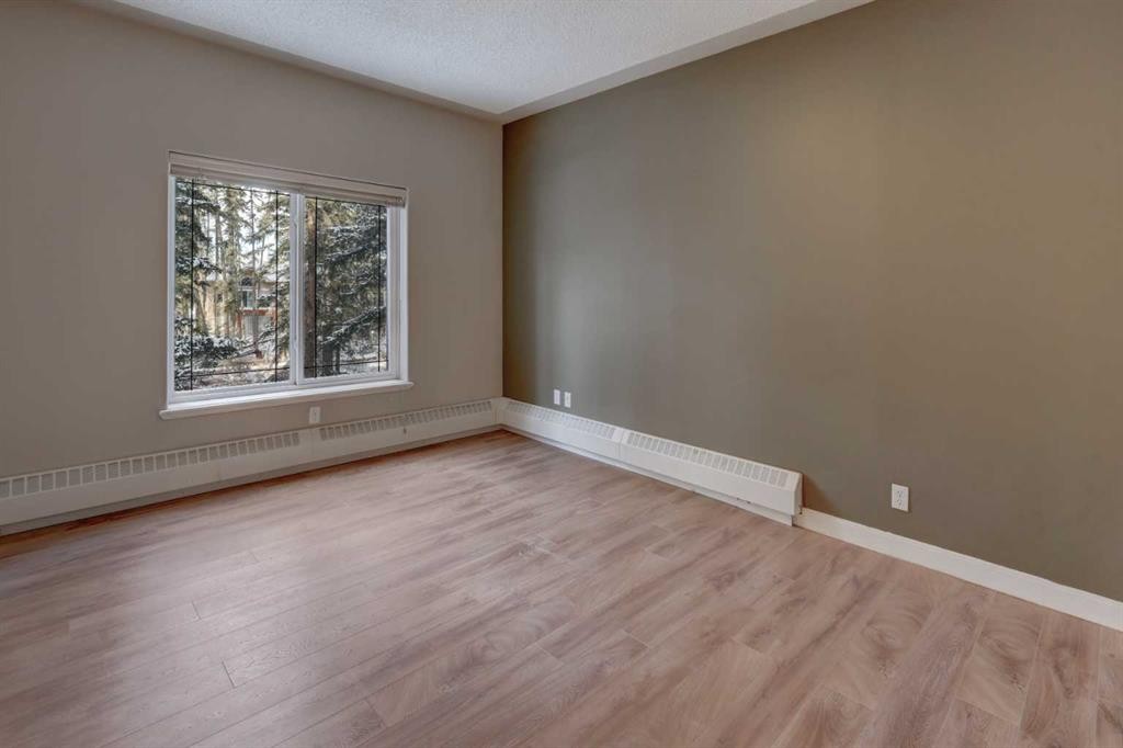 209-10 Discovery Ridge Close Sw, Calgary, AB - Indoor Photo Showing Other Room