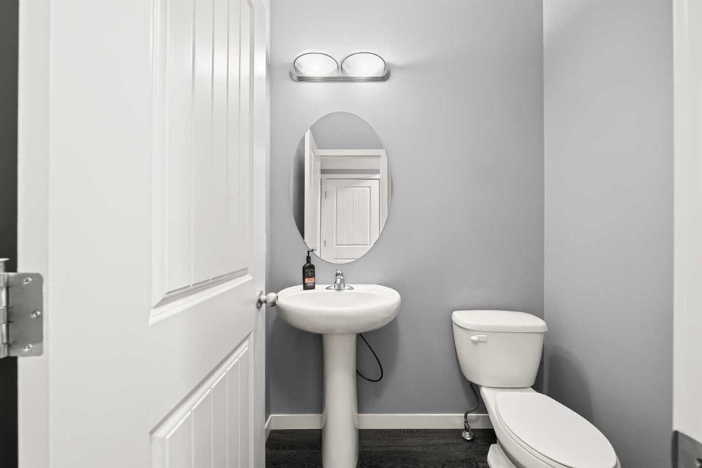 15 Copperpond Landing Se, Calgary, AB - Indoor Photo Showing Bathroom