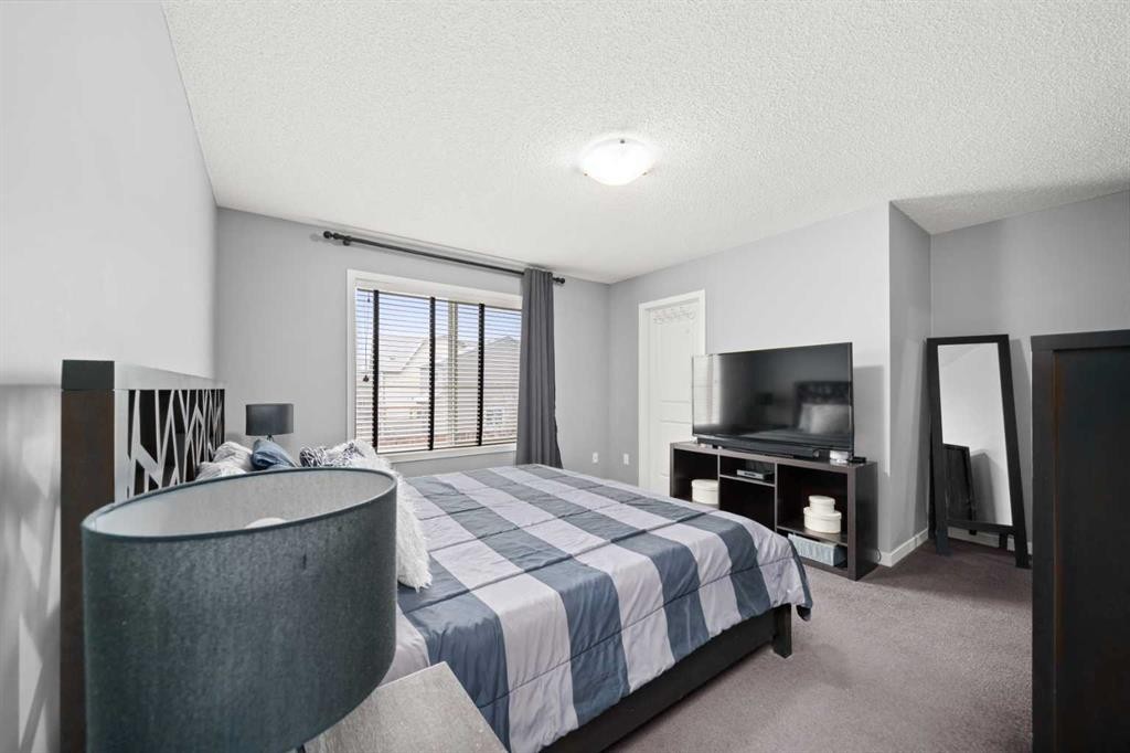 15 Copperpond Landing Se, Calgary, AB - Indoor Photo Showing Bedroom