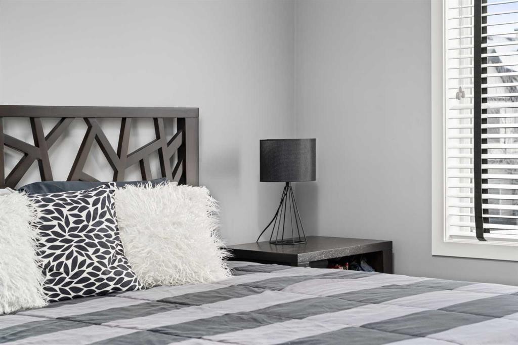 15 Copperpond Landing Se, Calgary, AB - Indoor Photo Showing Bedroom
