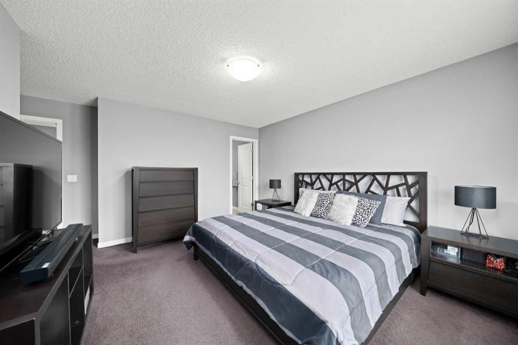 15 Copperpond Landing Se, Calgary, AB - Indoor Photo Showing Bedroom