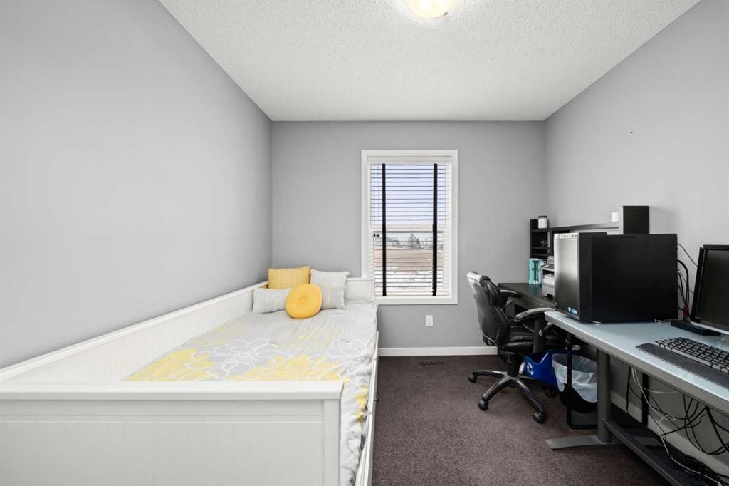 15 Copperpond Landing Se, Calgary, AB - Indoor Photo Showing Office