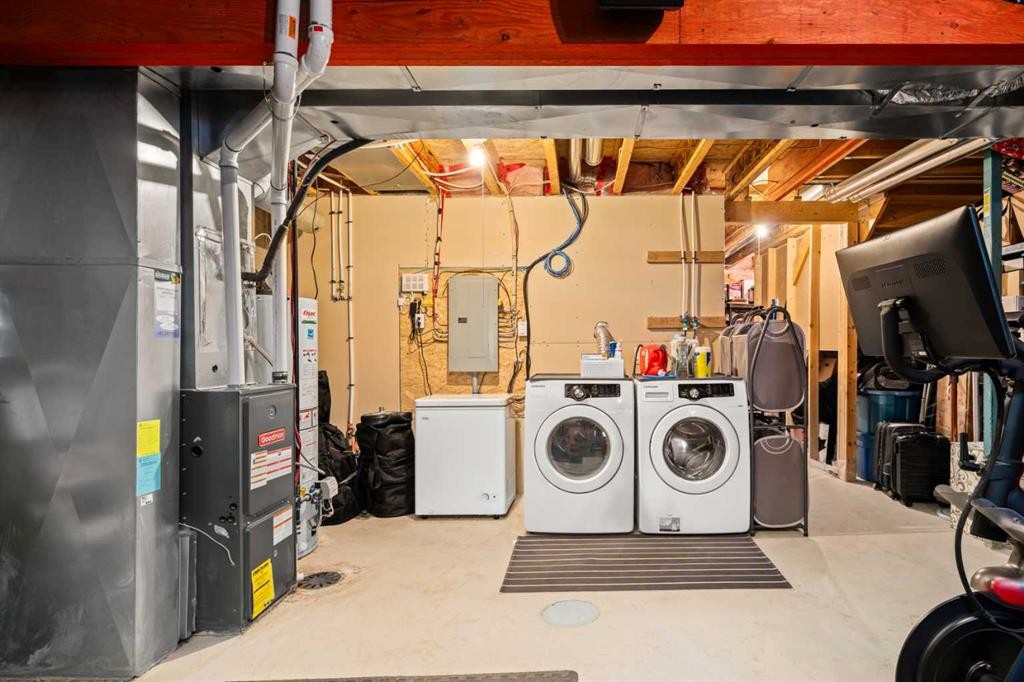 15 Copperpond Landing Se, Calgary, AB - Indoor Photo Showing Other Room