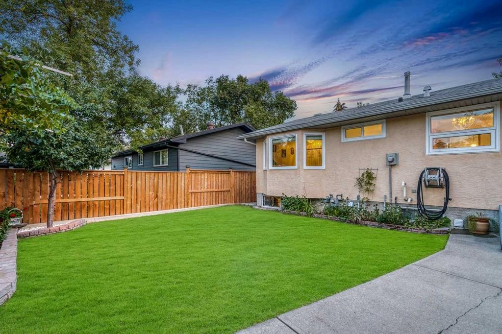 5004 Rundleview Road Ne, Calgary, AB - Outdoor