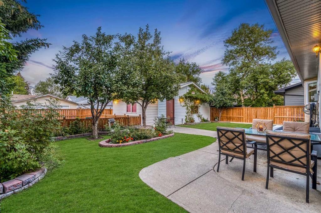 5004 Rundleview Road Ne, Calgary, AB - Outdoor With Deck Patio Veranda