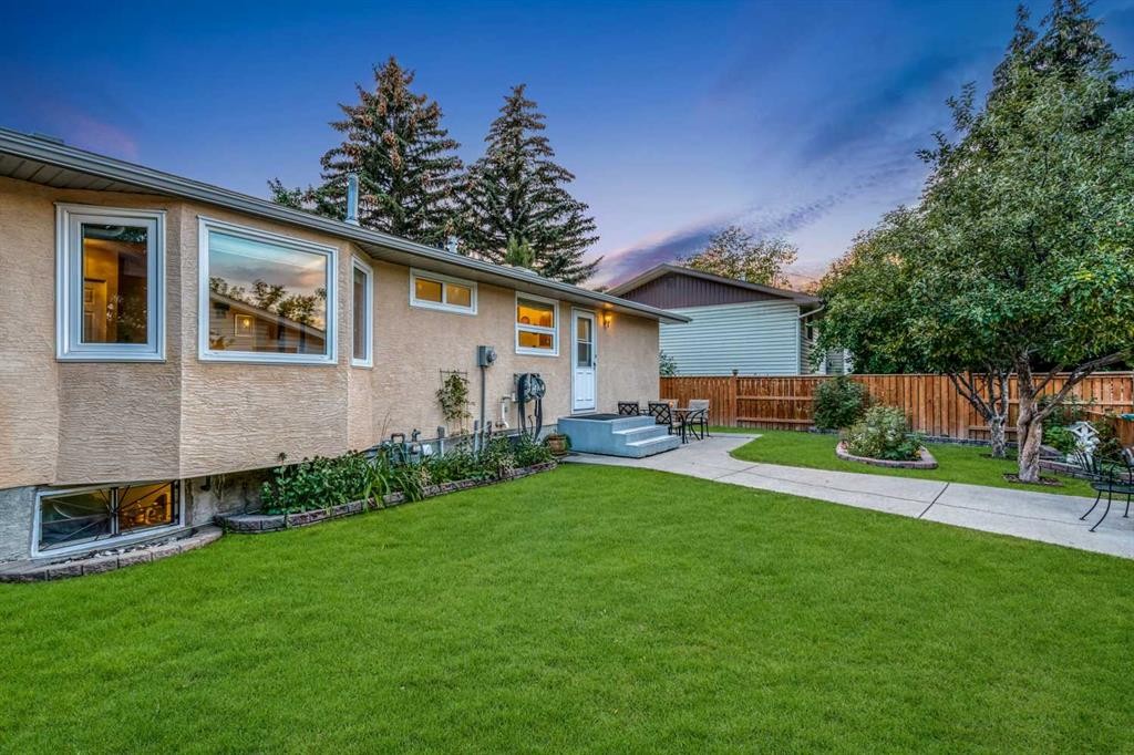 5004 Rundleview Road Ne, Calgary, AB - Outdoor