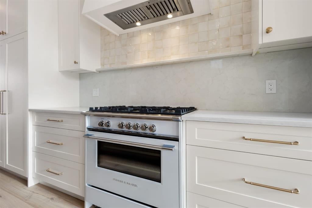 2117 22 Avenue Sw, Calgary, AB - Indoor Photo Showing Kitchen