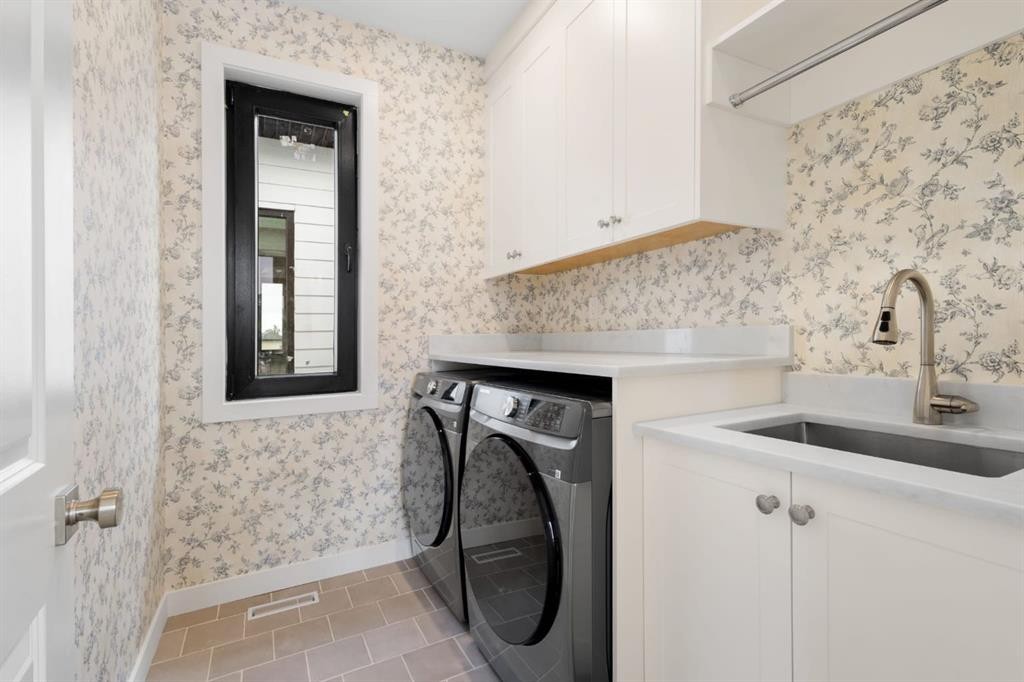 2117 22 Avenue Sw, Calgary, AB - Indoor Photo Showing Laundry Room