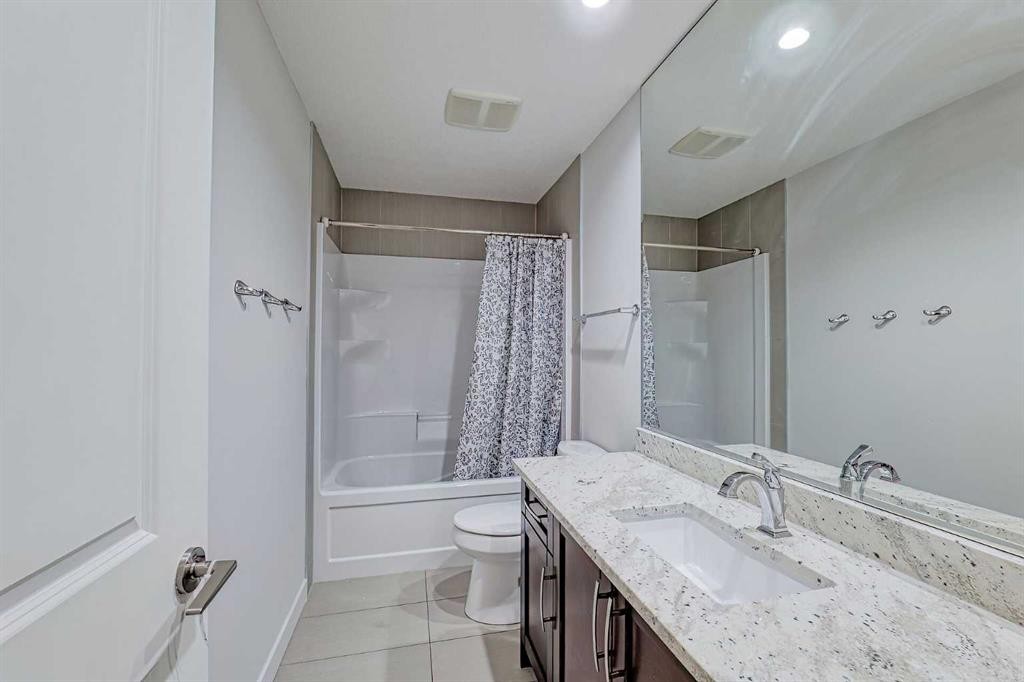 72 Sage Meadows Circle Nw, Calgary, AB - Indoor Photo Showing Bathroom