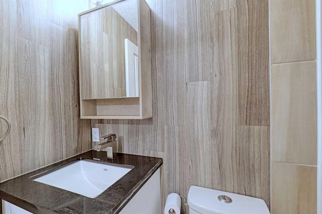 72 Sage Meadows Circle Nw, Calgary, AB - Indoor Photo Showing Bathroom
