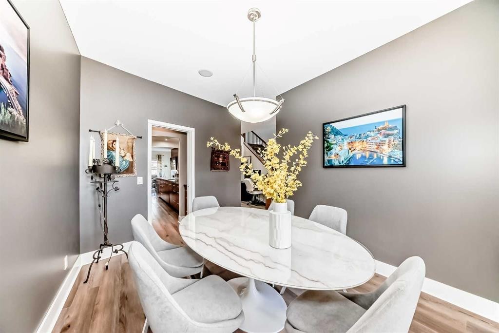 2810 25A Street Sw, Calgary, AB - Indoor Photo Showing Dining Room
