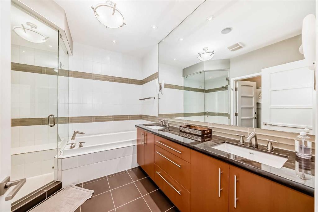 2810 25A Street Sw, Calgary, AB - Indoor Photo Showing Bathroom