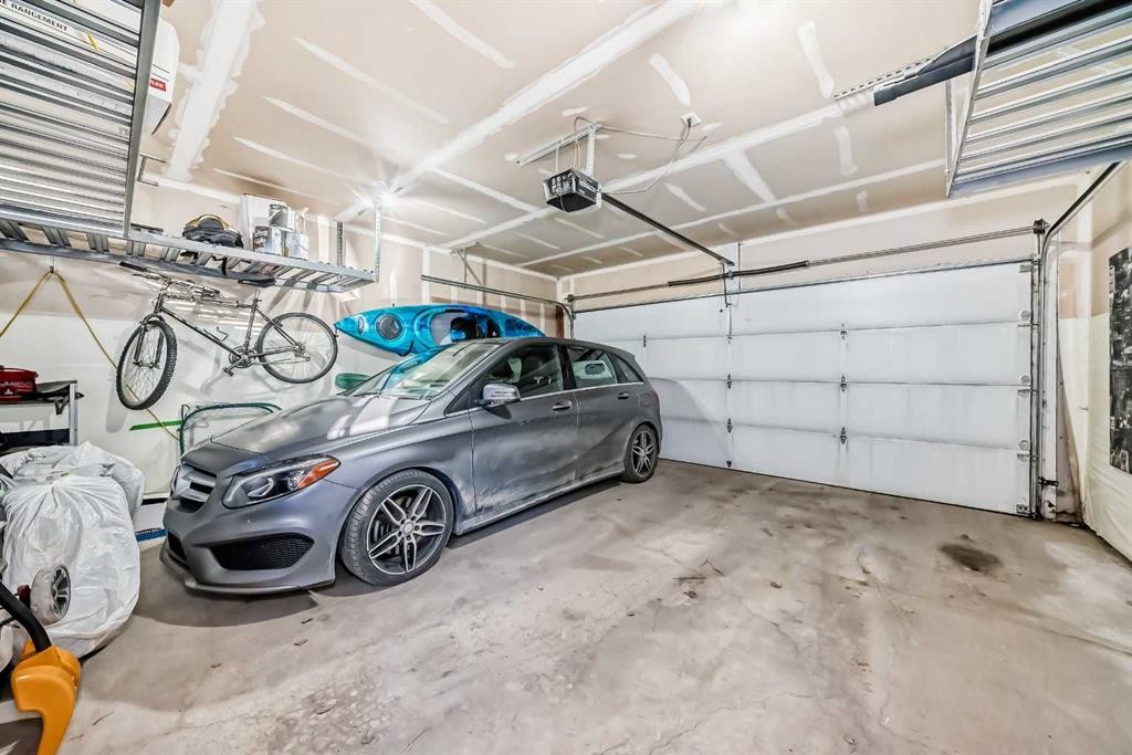2810 25A Street Sw, Calgary, AB - Indoor Photo Showing Garage