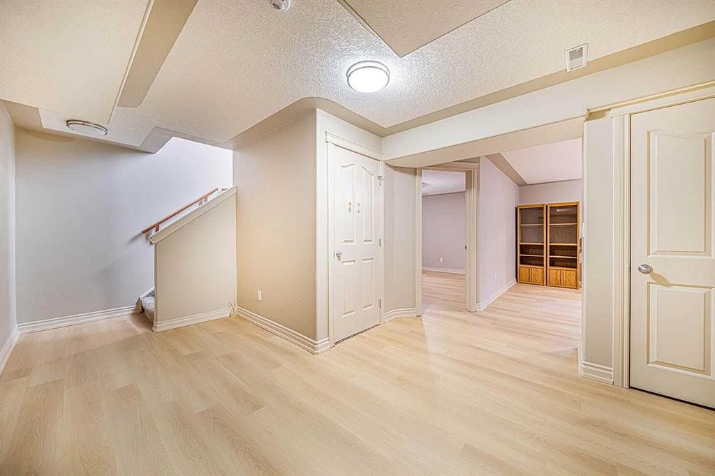 22 Royal Birch Way Nw, Calgary, AB - Indoor Photo Showing Other Room