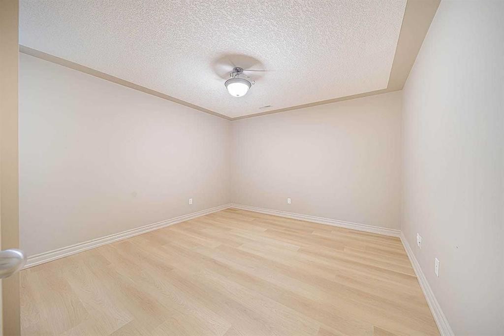 22 Royal Birch Way Nw, Calgary, AB - Indoor Photo Showing Other Room