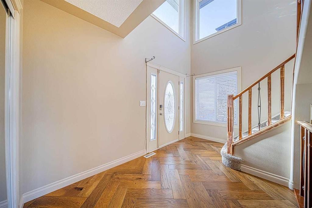 22 Royal Birch Way Nw, Calgary, AB - Indoor Photo Showing Other Room