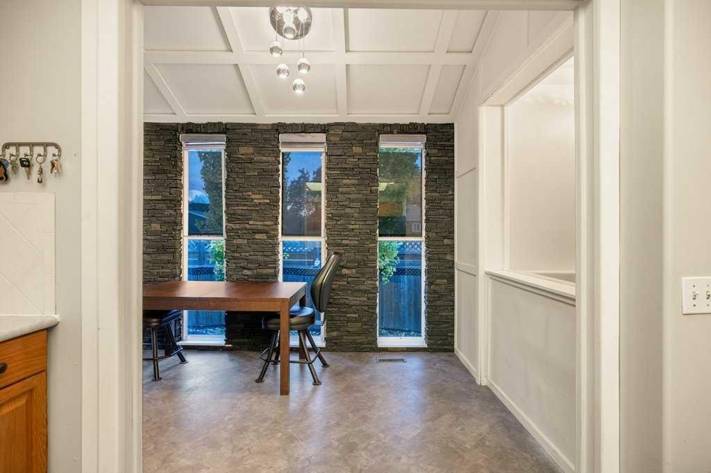 533 12 Avenue Ne, Calgary, AB - Indoor Photo Showing Other Room