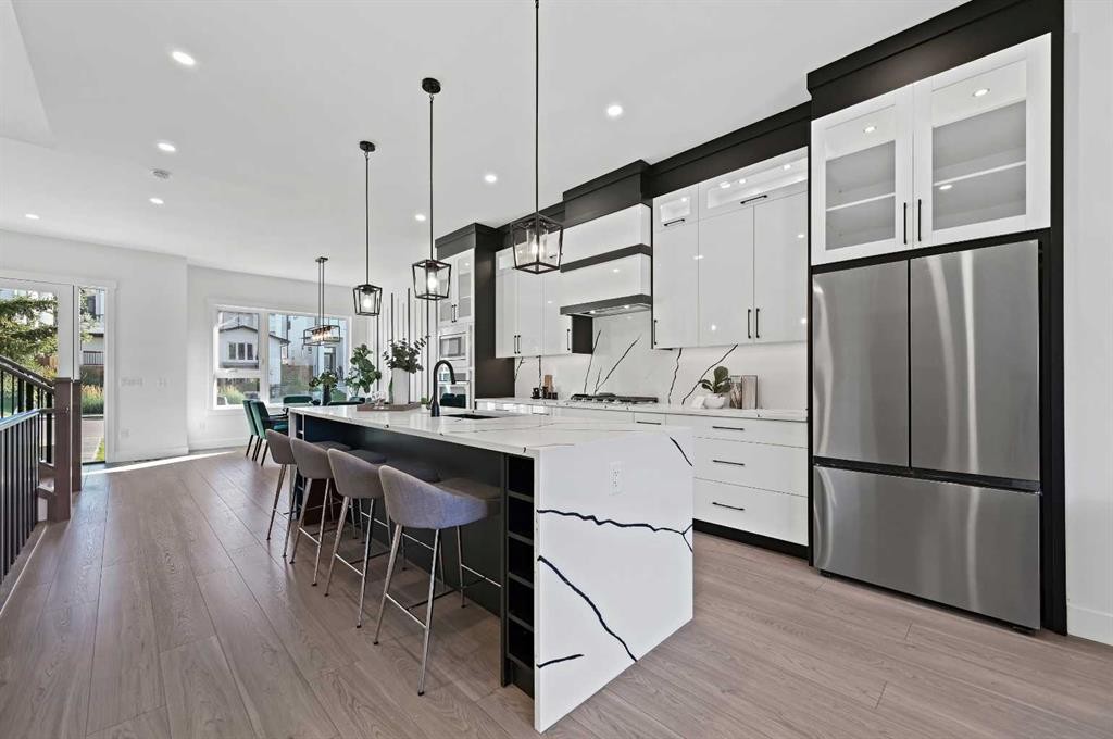 5011 21 Avenue Nw, Calgary, AB - Indoor