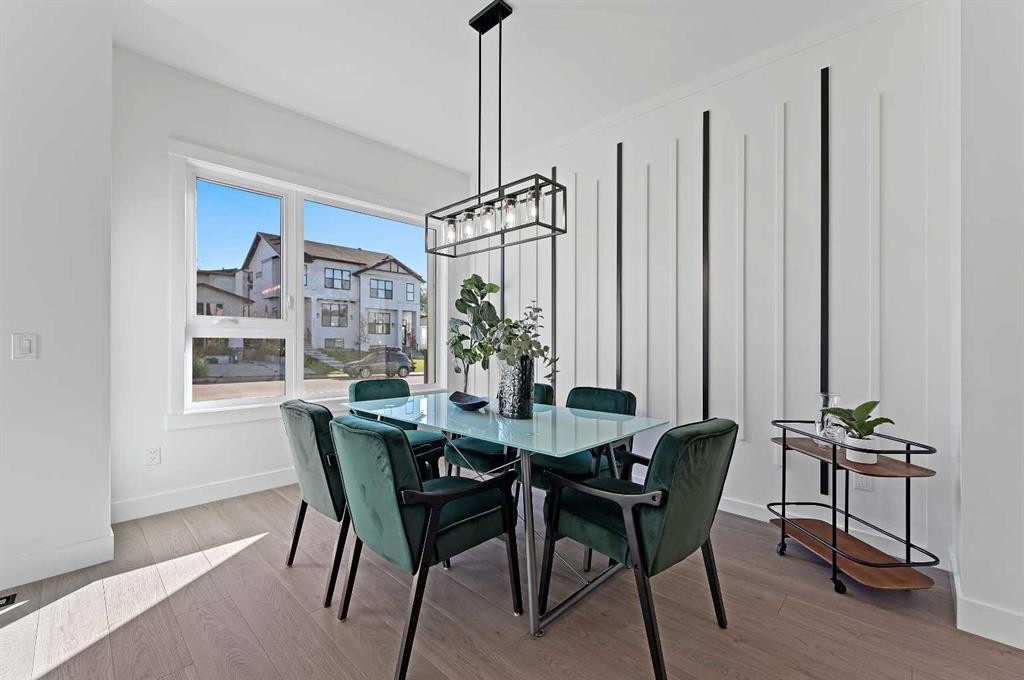 5011 21 Avenue Nw, Calgary, AB - Indoor Photo Showing Dining Room