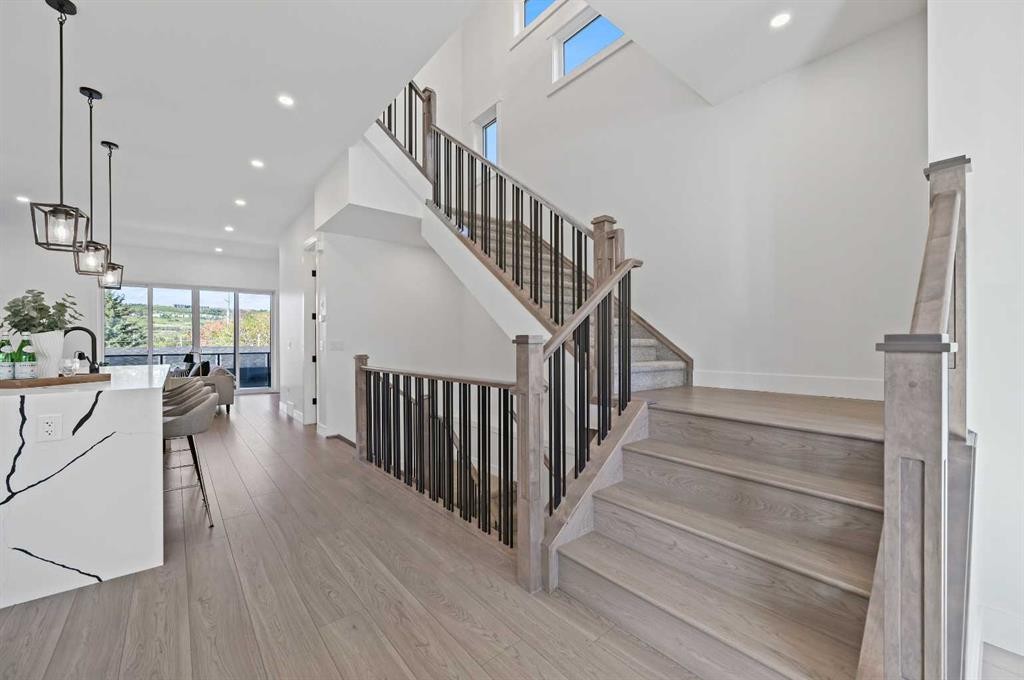 5011 21 Avenue Nw, Calgary, AB - Indoor Photo Showing Other Room